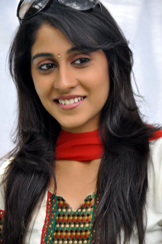 Telugu Actress Regina at Siva Manasulo Sakthi SMS Movie Launch gallery pictures
