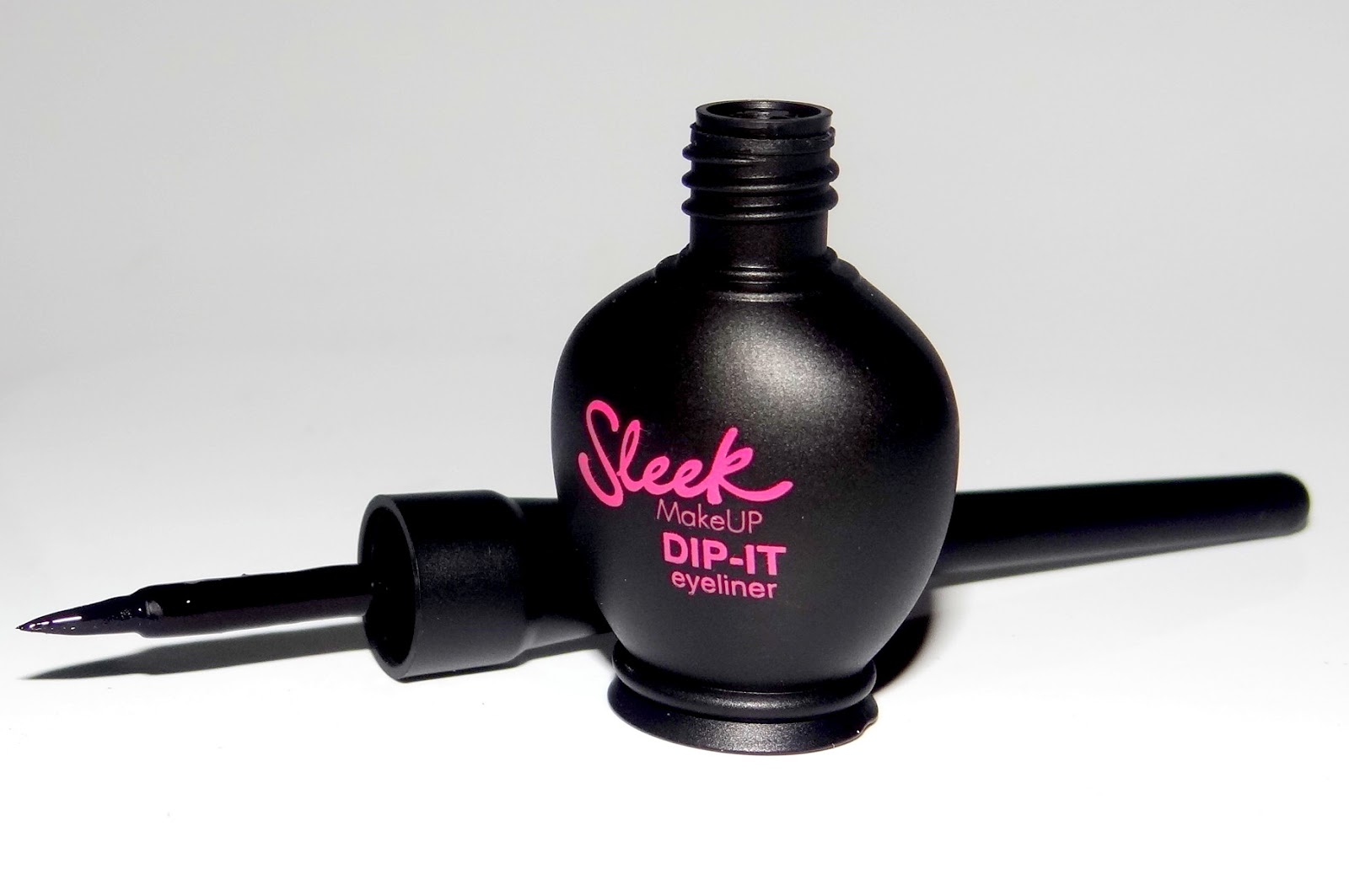 Sleek Makeup DipIt eyeliner Review, swatches Chamber of beauty