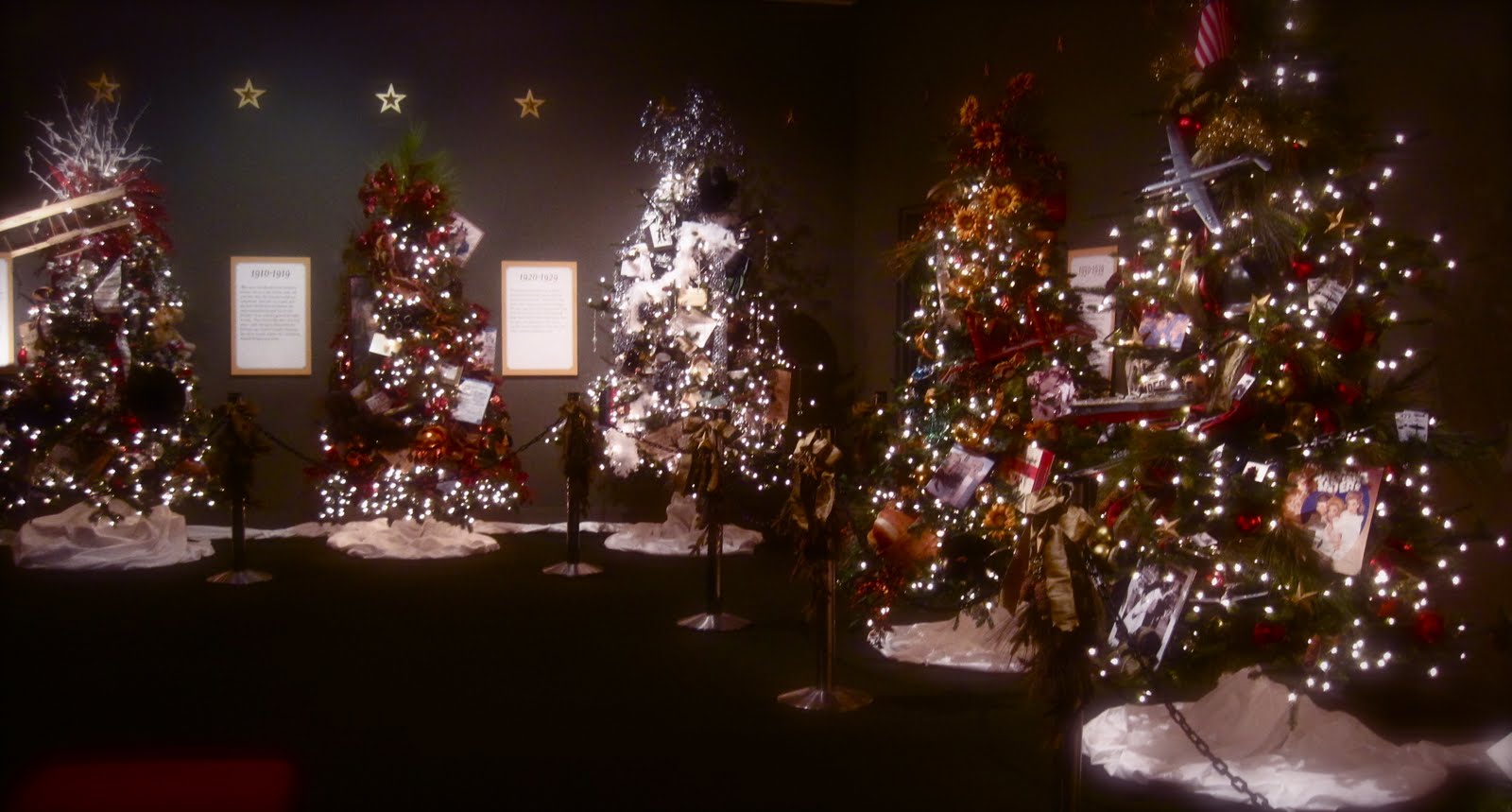 Cobalt Violet A Christmas Tree Exhibition!!!