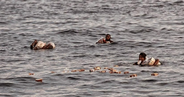 Tak tahan diatas kapal, pengungsi Rohingya lompat ke air