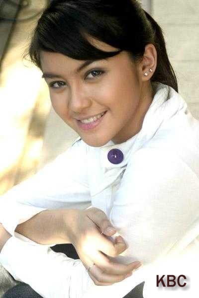 http://2.bp.blogspot.com/-CuoHMqvLUqs/Tebieeb3qCI/AAAAAAAAGW8/2_KaaEGPdEI/s1600/Foto+Syur+Revalina+S+Temat.jpg