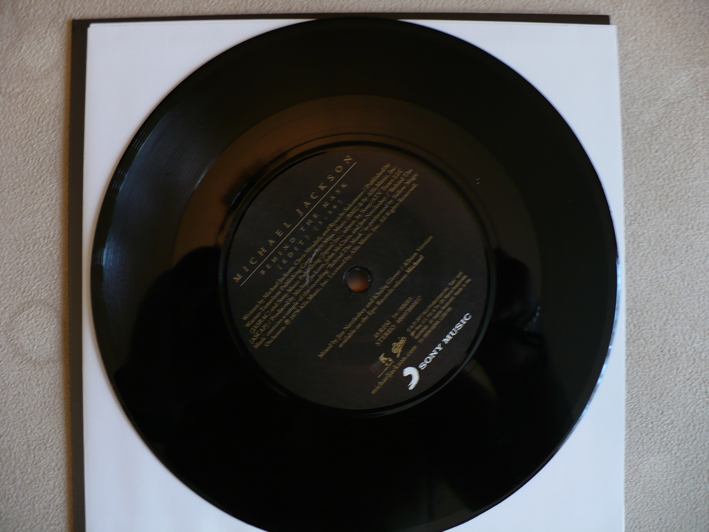 http://2.bp.blogspot.com/-CvuUdiGbOf8/Ta2xv_9qYII/AAAAAAAACUQ/RJE61rPLgEY/s1600/hollywood_tonight-behind_the_mask_7inch_vinyl_886978808370_B1_2.jpg