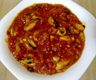 Mejillones Con Tomate Y Guindillón 

