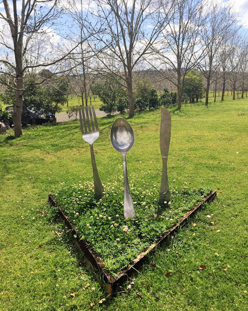 Sherrys Pickings A Z Guidebook Eltham Valley Nsw