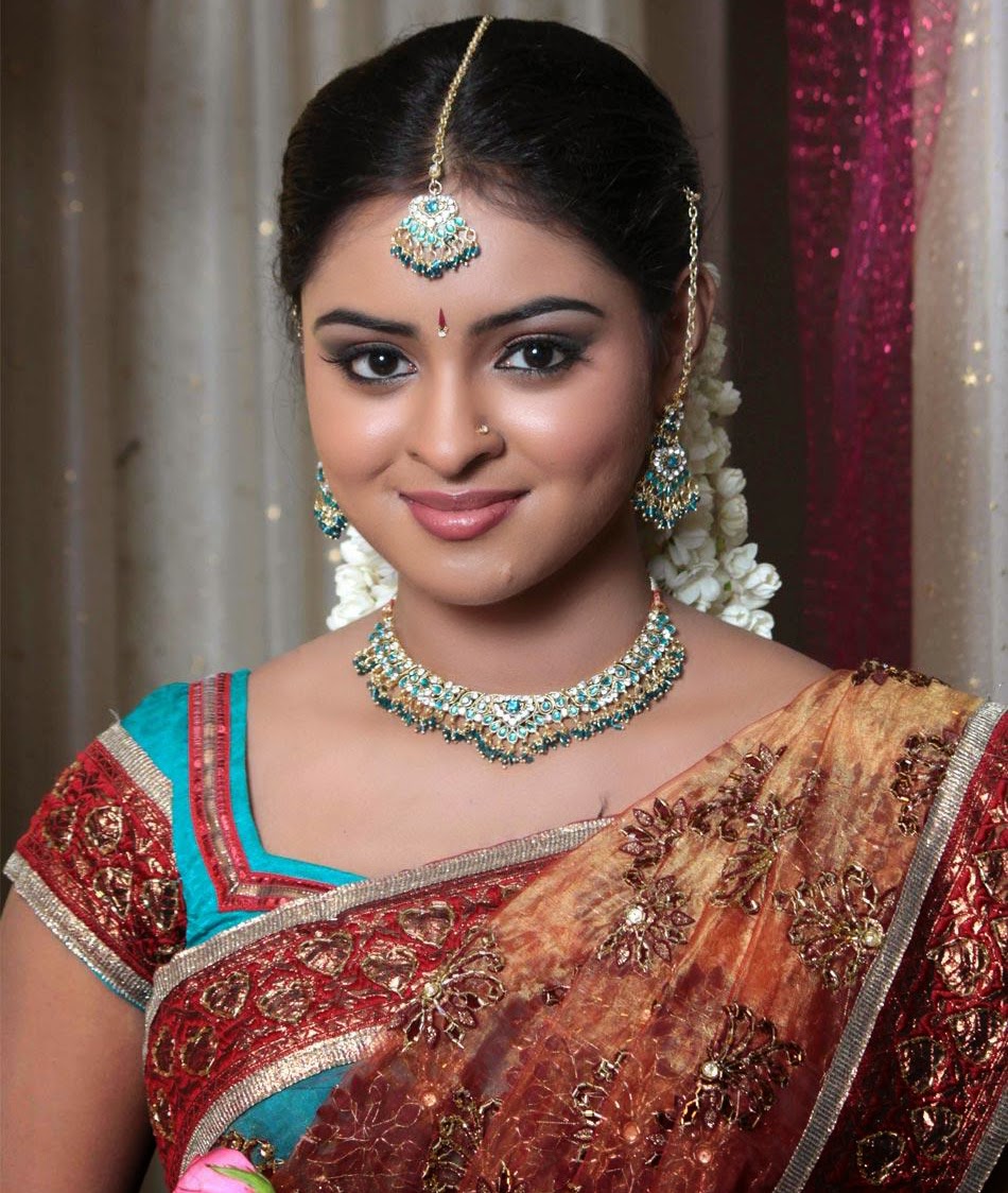 Actress in Traditional Saree - Latest Movie Updates, Movie Promotions