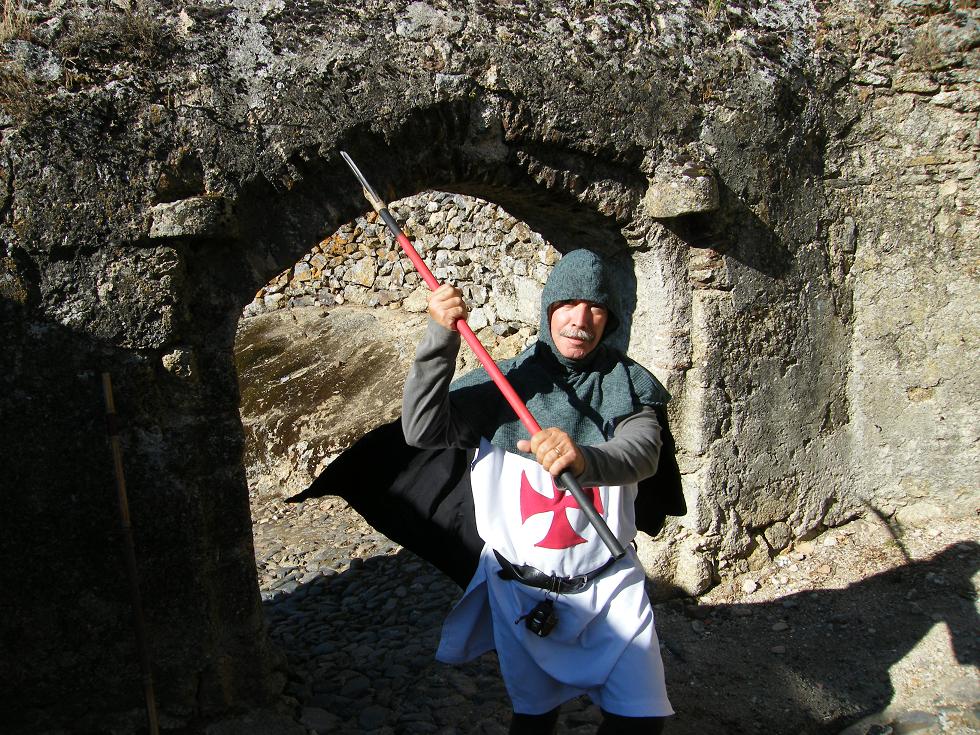 O Templário, mestre das armas e criador das melhores armas para os caçadores de dragões.