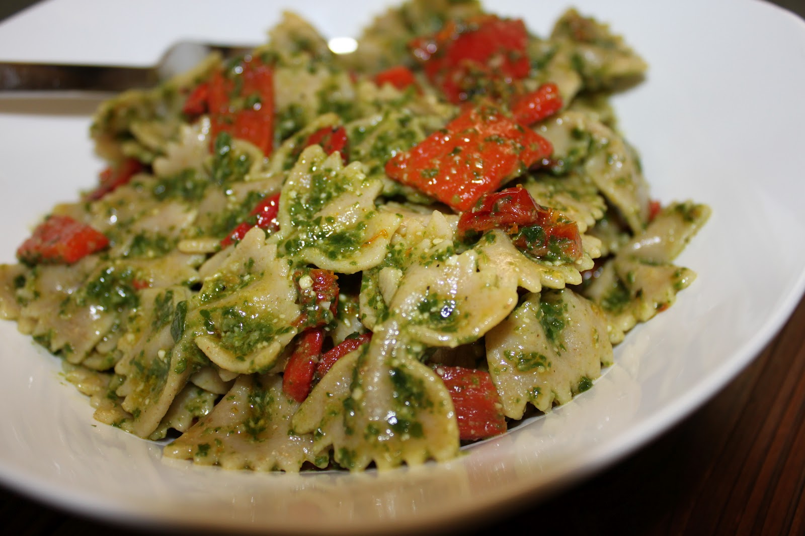 Chocolate & Chillies Pasta with Spinach Pesto, Roasted Red Peppers and