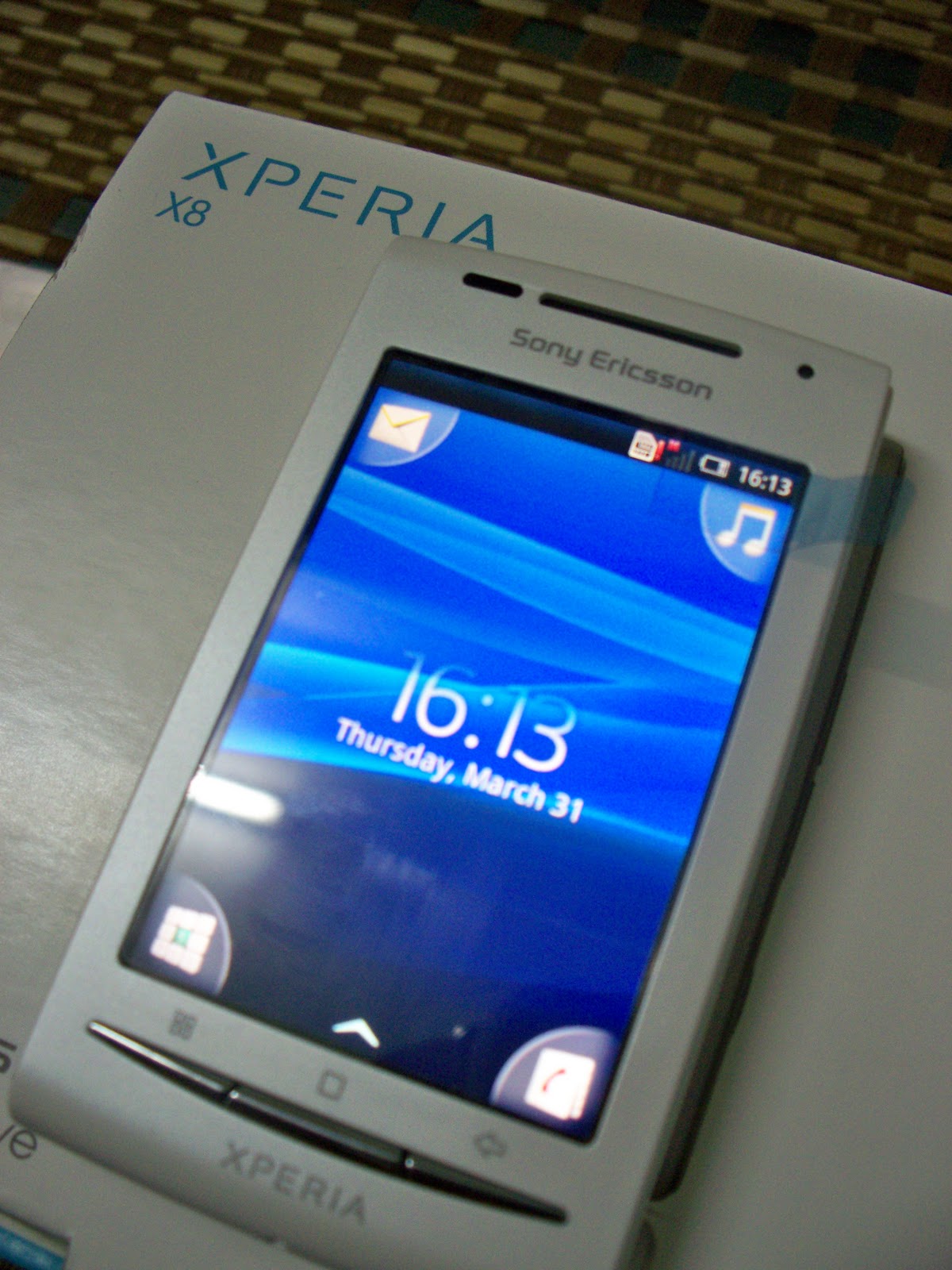 The Phone For You: Sony Ericsson Xperia X8 - Brand New