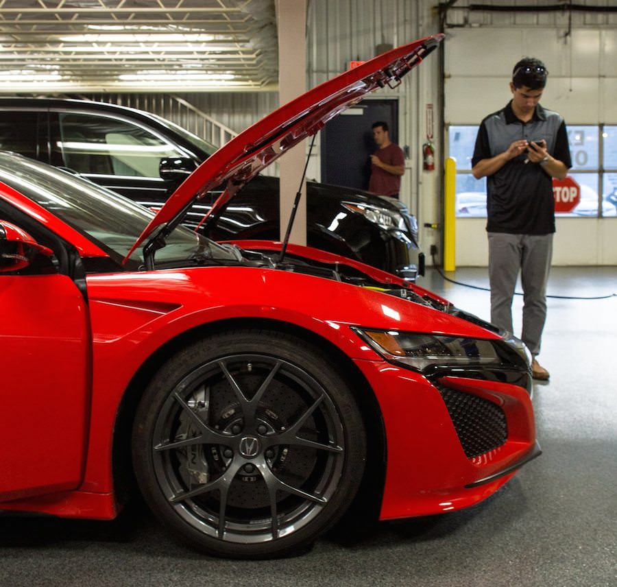 新型「NSX」の市販バージョンが2台揃って米国のディーラーへ到着!|Idea Web Tools | 自動車と ...