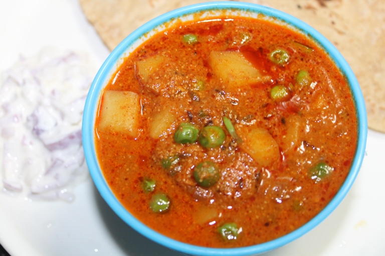 Easy Potato Kurma Recipe Aloo Korma for Chapati, Roti & Pulao Yummy