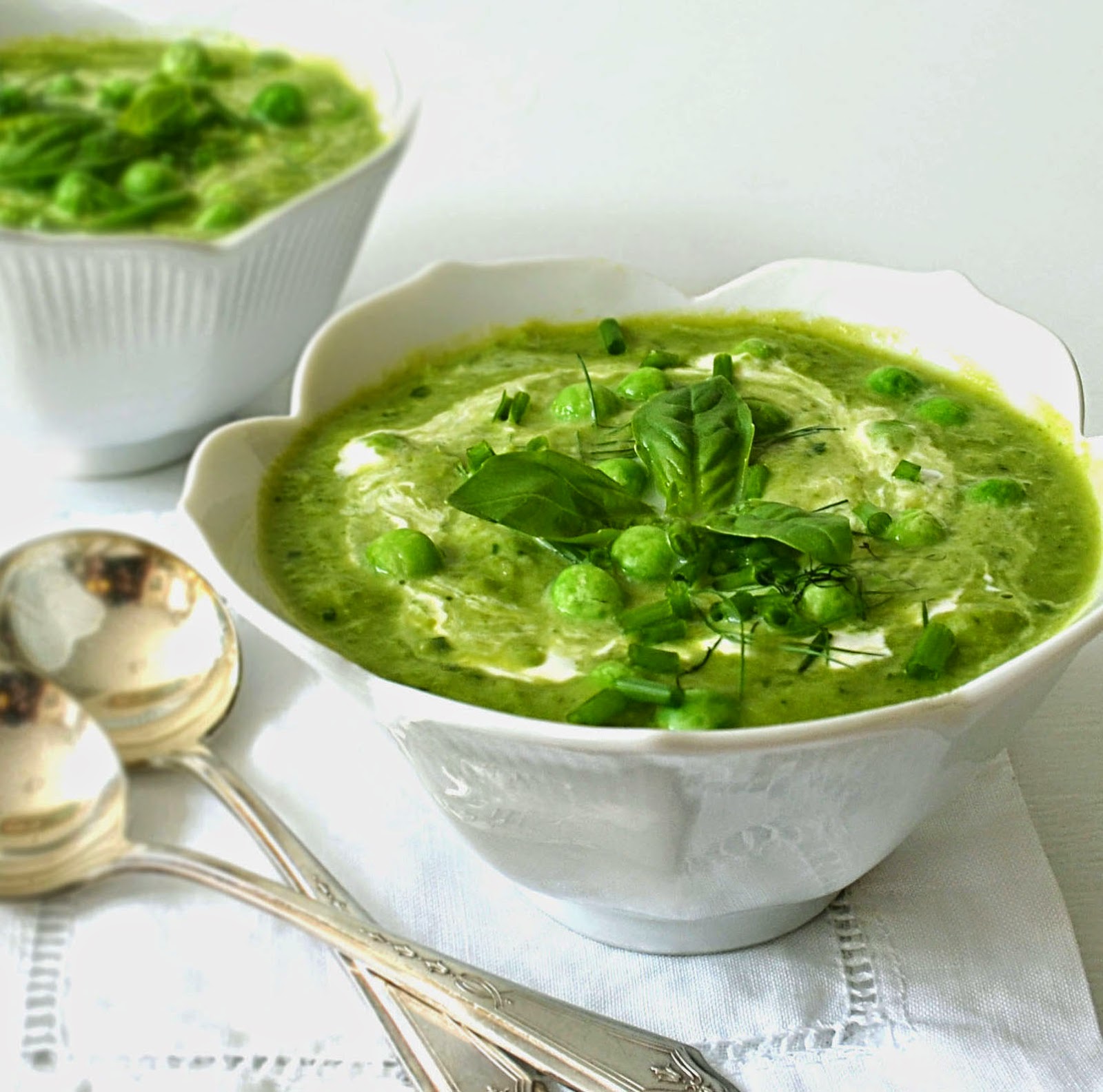 Sew French Creamy Fresh Pea Soup with Basil and Lime