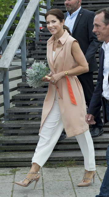 crown-princess-mary_valentino_stilettos--w%253D720.jpg