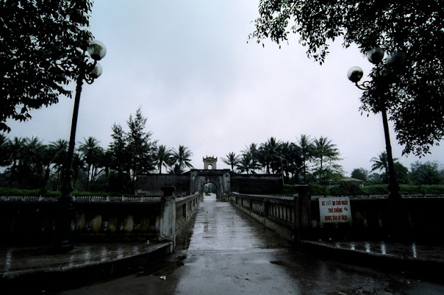 Hình ảnh phía trước Thành Cổ Quảng Trị