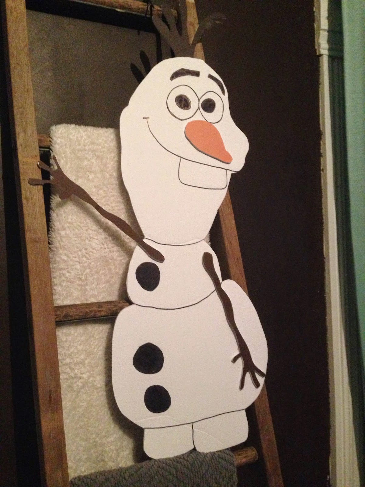 The Dabbling Crafter: Show & Tell: Olaf Cutout