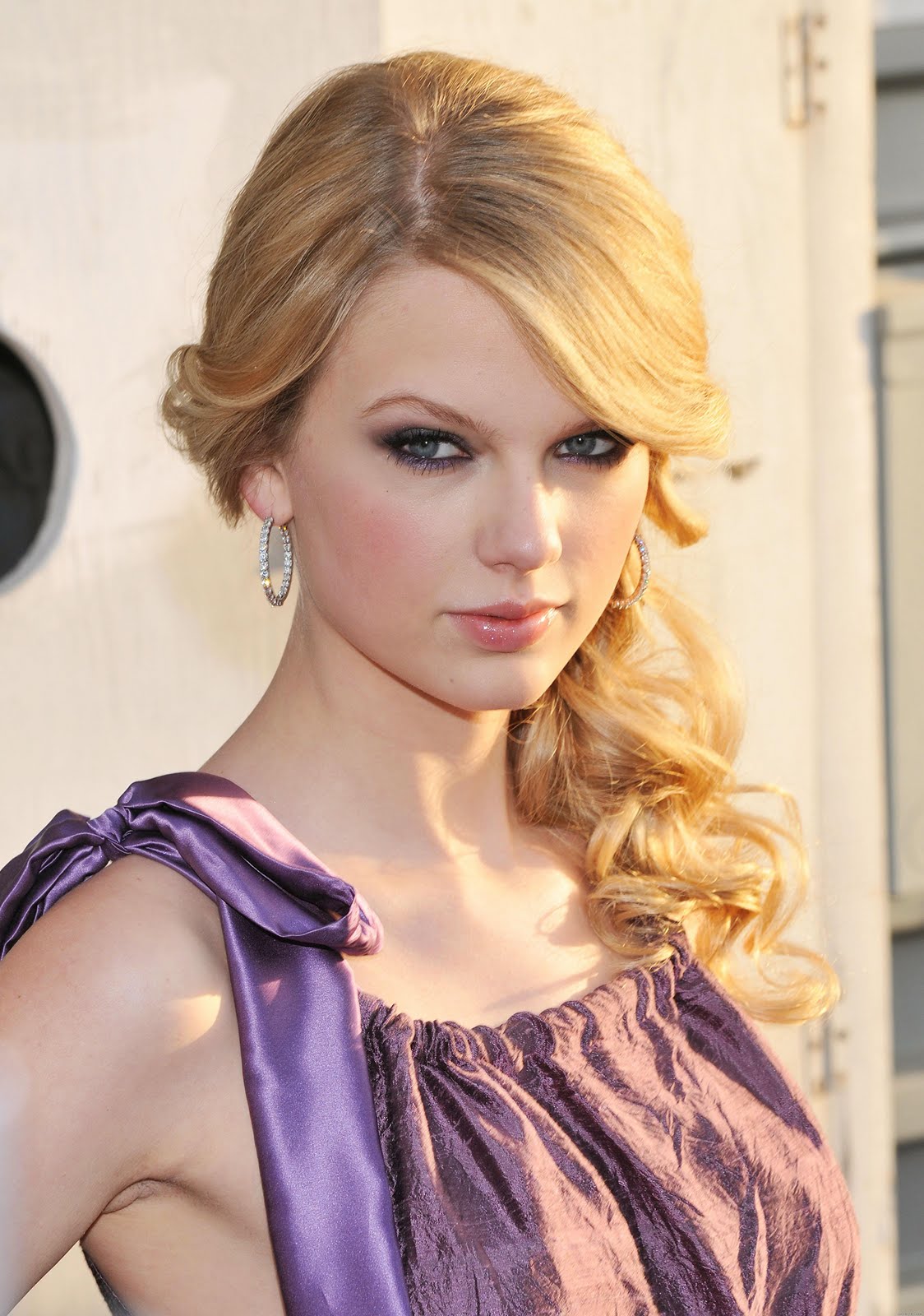 taylor swift, taylor swift latest hairstyle photos, taylor swift latest hairstyle photo, taylor swift latest hairstyle picture, taylor swift latest hairstyle pictures, taylor swift latest hairstyle pics
