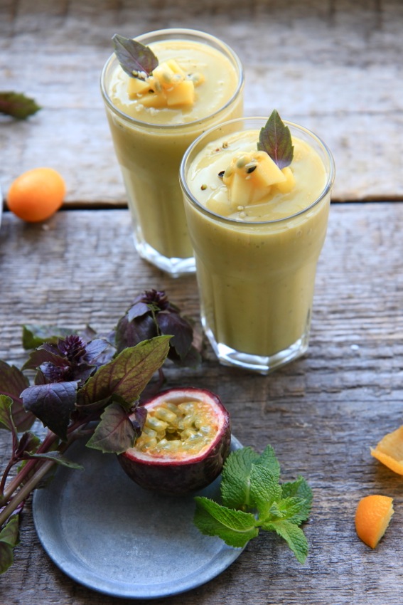Cantaloupe green smoothie Outregeously