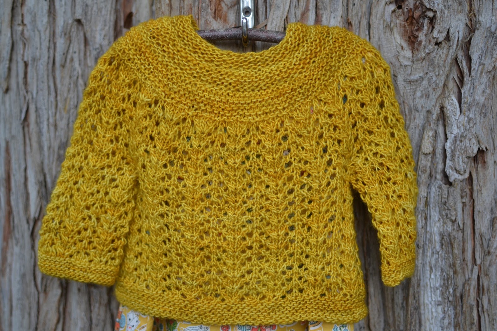 Of Wool and Loveliness: Row by Row Help for the Elizabeth Zimmerman Baby Swea...