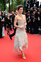 Jessica Biel glamorous dress on the red carpet