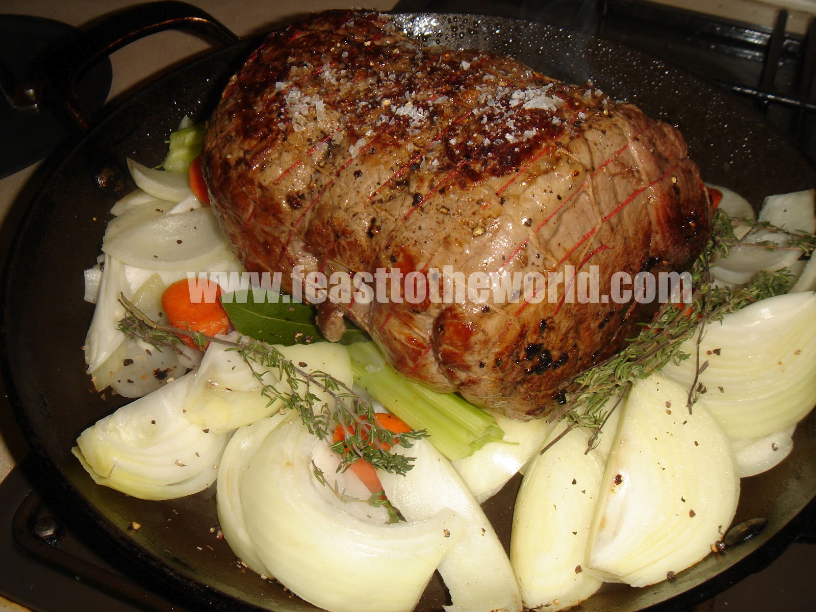 FEAST to the world King Of Sunday Roast Roast Beef with Gravy