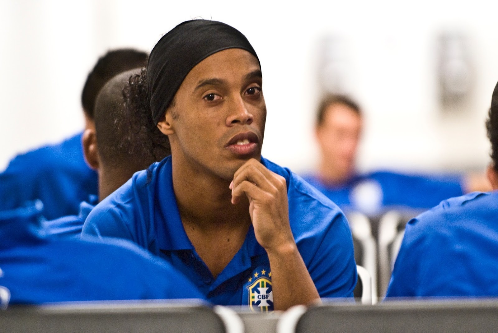 http://2.bp.blogspot.com/-DFCd5pyHRB8/UBtFpte5RII/AAAAAAAAABg/jnzrMETL2Gw/s1600/ronaldinho-wallpaper.jpg