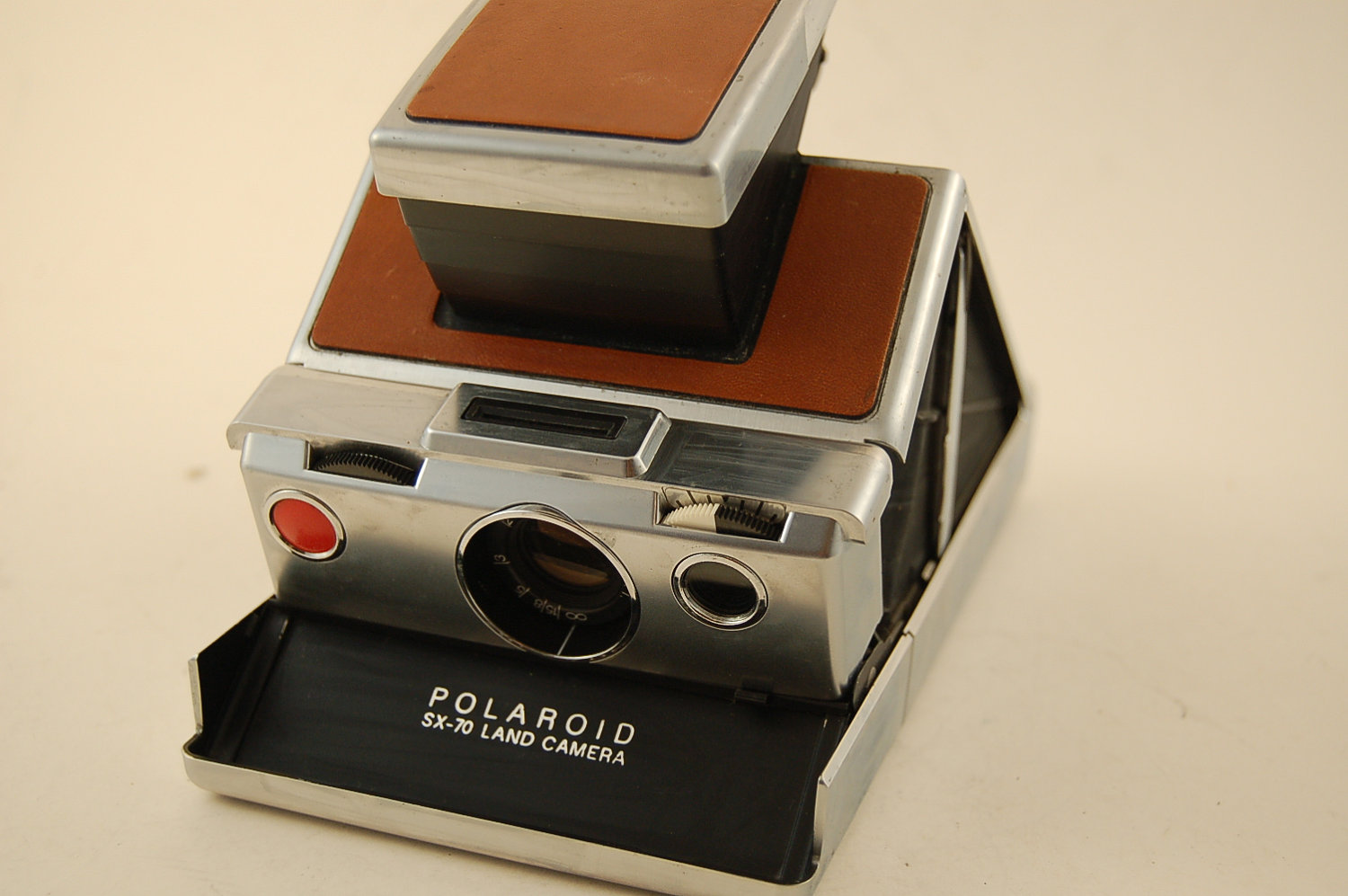 an analysis of the polaroid corporation founded by edwin land and george wheelwright Land-wheelwright laboratories is founded by edwin h land and george wheelwright (land’s harvard physics instructor) 1937 polaroid corporation founded in cambridge, massachusetts, united states by edwin h land initial focus was research, development and manufacture of polarizer technology and products which employed it. an analysis of the polaroid corporation founded by edwin land and george wheelwright Land-wheelwright laboratories is founded by edwin h land and george wheelwright (land’s harvard physics instructor) 1937 polaroid corporation founded in cambridge, massachusetts, united states by edwin h land initial focus was research, development and manufacture of polarizer technology and products which employed it.