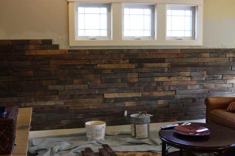 Instrucciones para revestir la pared de un salón