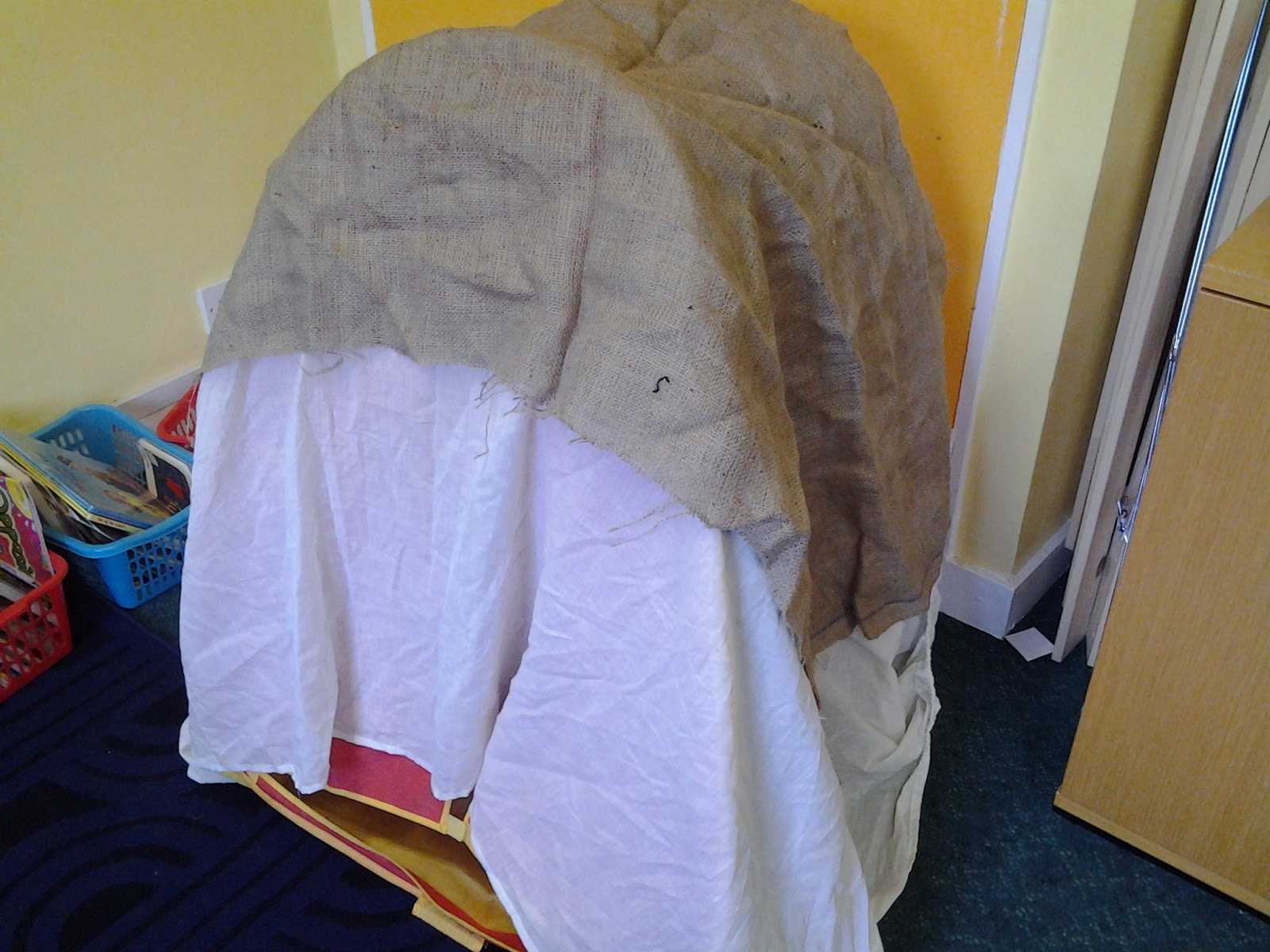 Flame Creative Children's Ministry David cuts Saul's robe (a lesson