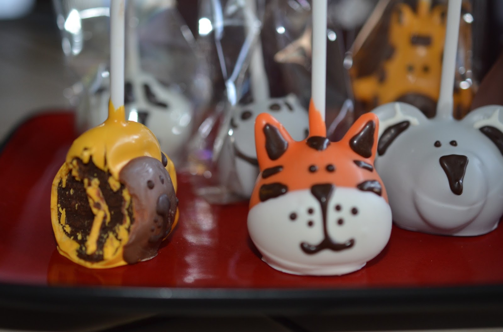 Shari’s Berries!! Cake Pops!!