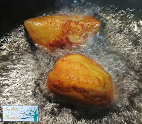 Patatas rebozadas con salsa de ajo