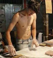 pedagang-ganteng-taiwan-korea-body