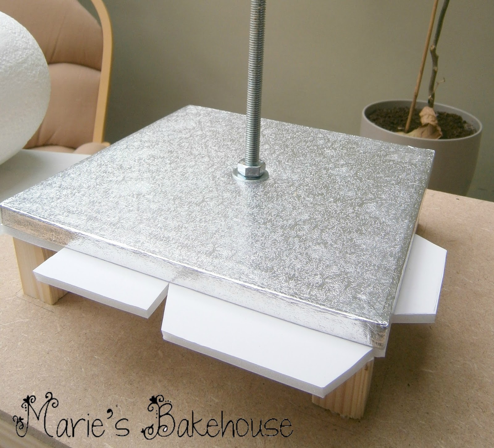 Marie's Bakehouse How to make a 'floating' Up House Cake Part 1