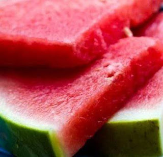 Manfaat buah semangka khasiat kulit semangka dan biji semangka kandungan semangka