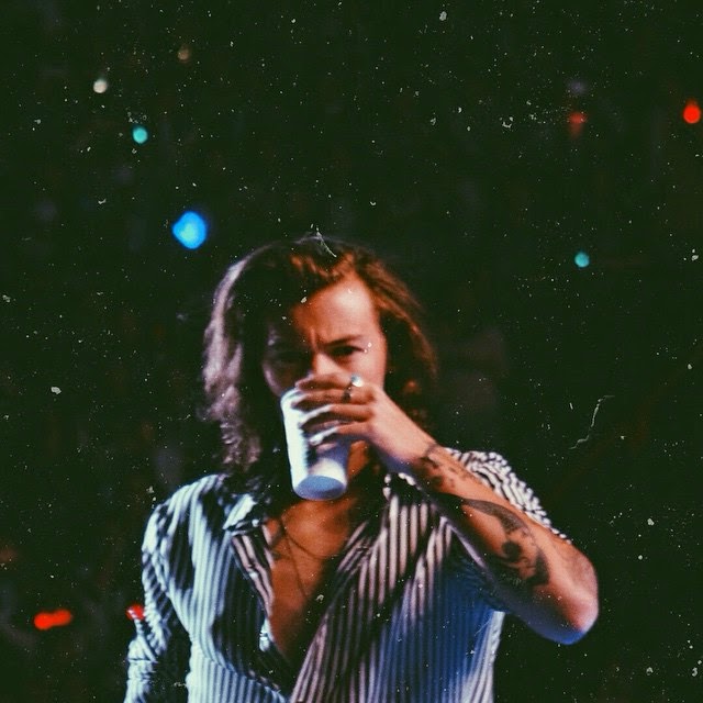 27.02.15, harry styles, japan, one direction, otrat, tokyo, saitama super arena, striped shirt, drinking