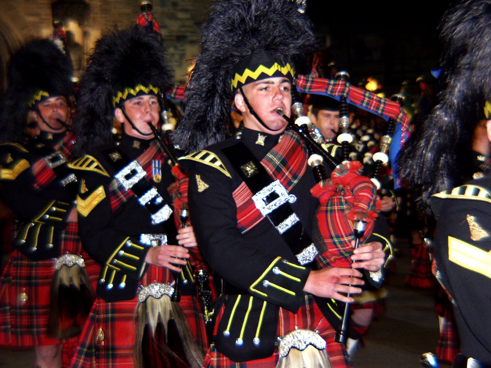 10 alat musik aneh yang digunakan grup rock n' roll horizon inspirasi