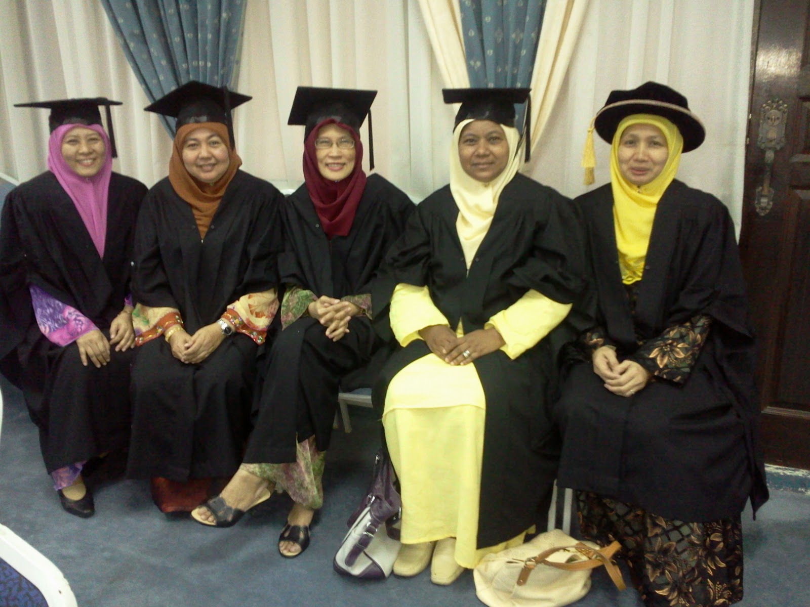 Bekas Naib Canselor Uitm Angkat Sumpah Jawatan Senator Semasa Mstar