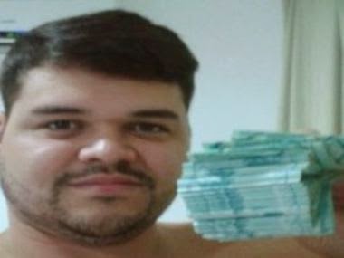 Filho de ex-vice-prefeito de Parnamirim rasga dinheiro