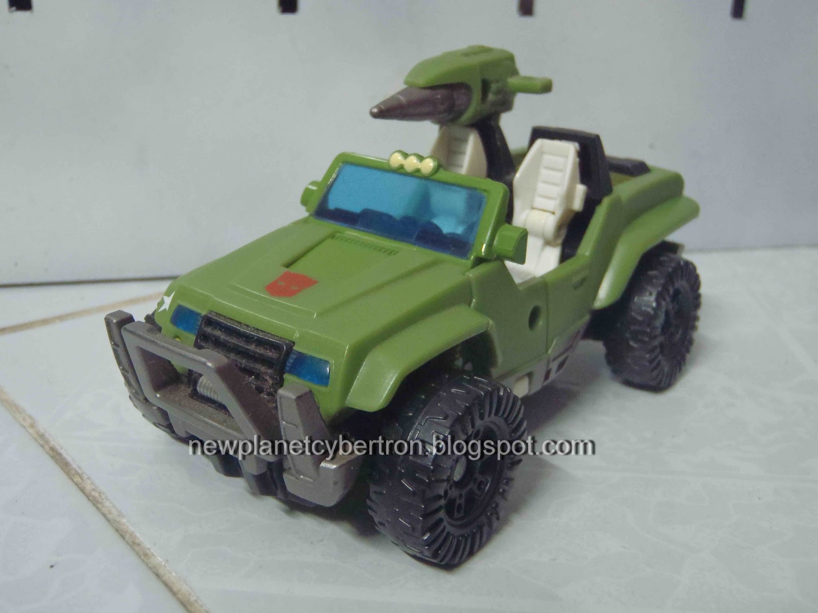 New Cybertron Transformers Review Hound (Classic Deluxe)