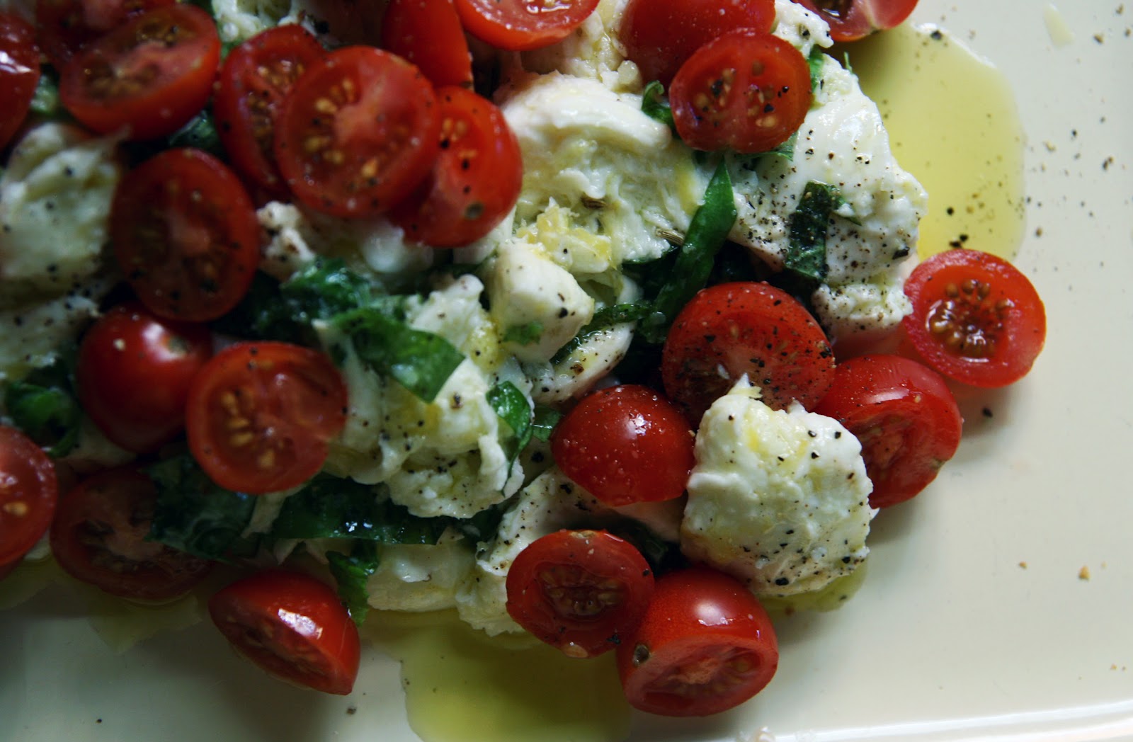 How to cook a caprese salad in the spirit of the Italian tradition How to cook a caprese salad in the spirit of the Italian tradition