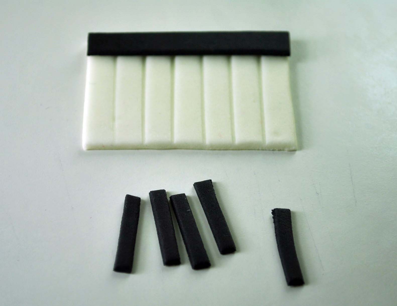piano cupcakes