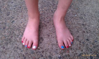 pretty painted toes