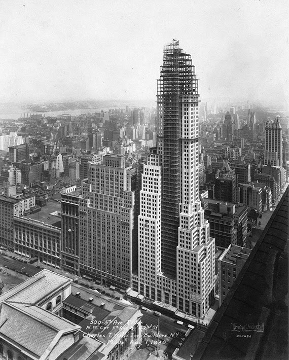 Amazing Historical Photo of Empire State Building in 1930 
