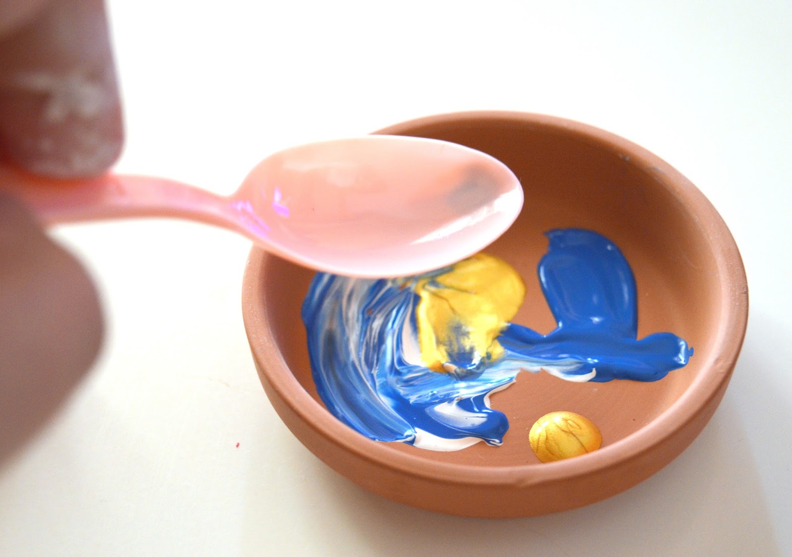 Painted terracotta coasters DIY! happy girly crafty