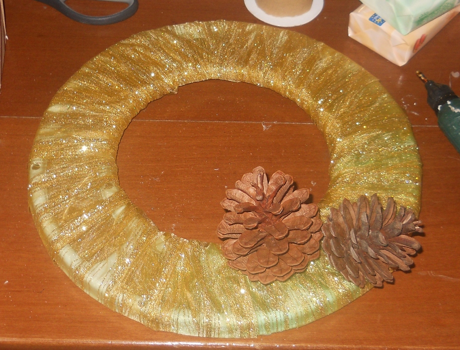 Ghirlande Con Pigne Fai Da Te Ghirlanda natalizia di pigne