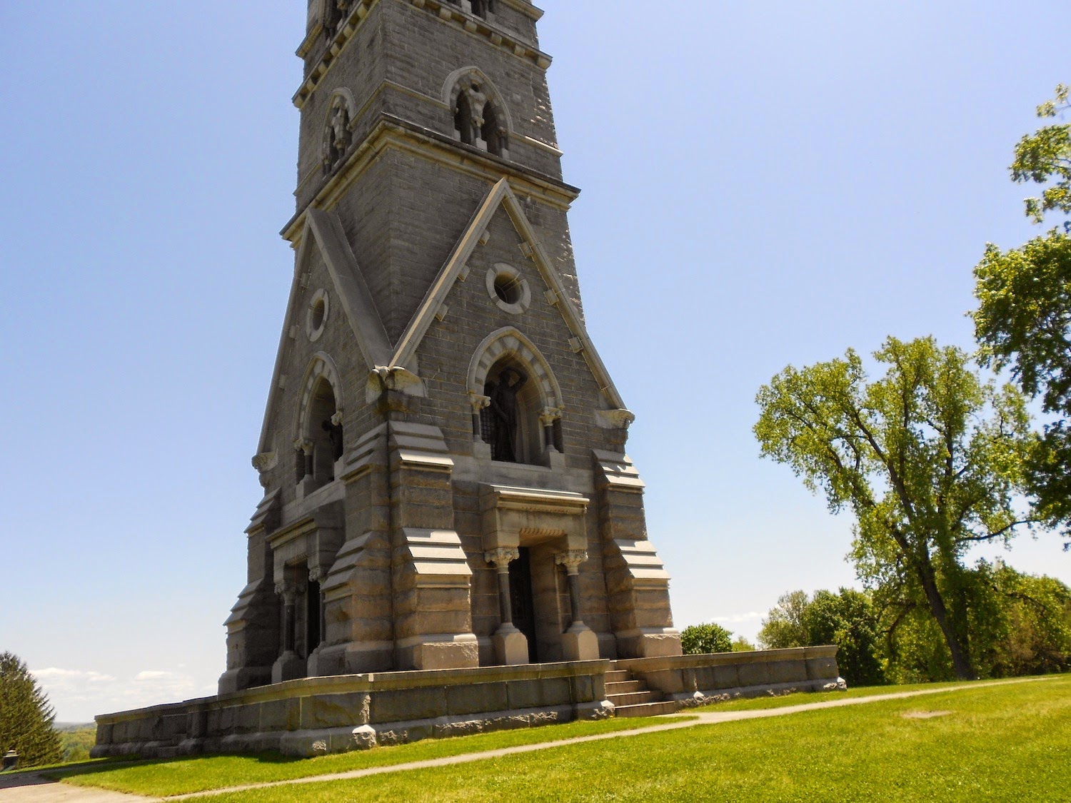 Colonial Quills History of the Saratoga Monument
