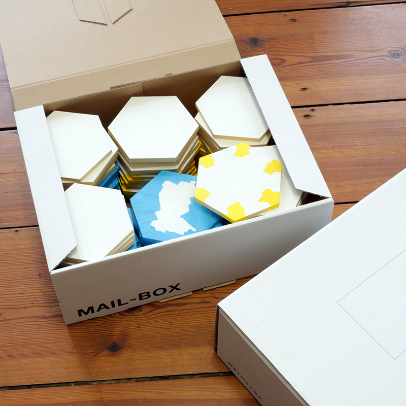 HERR ZINNLINGS ARBEITSZIMMER Foam Board Hexagons