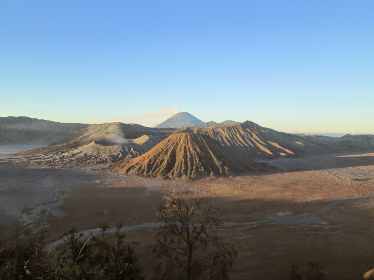 Volcanic mountains Mt Bromo and Mt Meru.