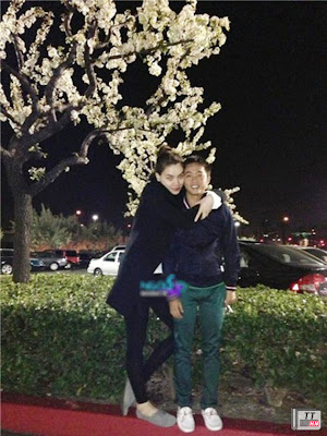 Hình ảnh ôm vai bá cổ hạnh phúc của vợ chồng Hà Hồ và Cường Đôla ở Mỹ. Hình ảnh ôm vai bá cổ hạnh phúc của vợ chồng Hà Hồ và Cường Đôla ở Mỹ.