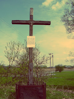 Krzyż poświęcony pamięci Łukasza Górnickiego.