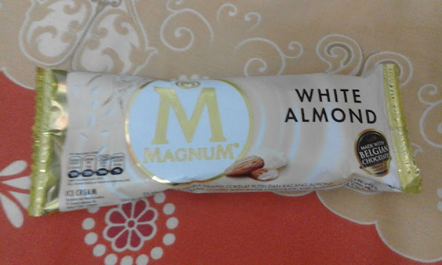 Magnum l White Almond