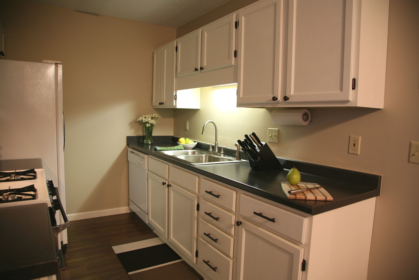 http://2.bp.blogspot.com/-DYWiAUTv5HM/T6IJdbm_ahI/AAAAAAAAAB8/rmBC20obyGY/s1600/Kitchen_3.jpg